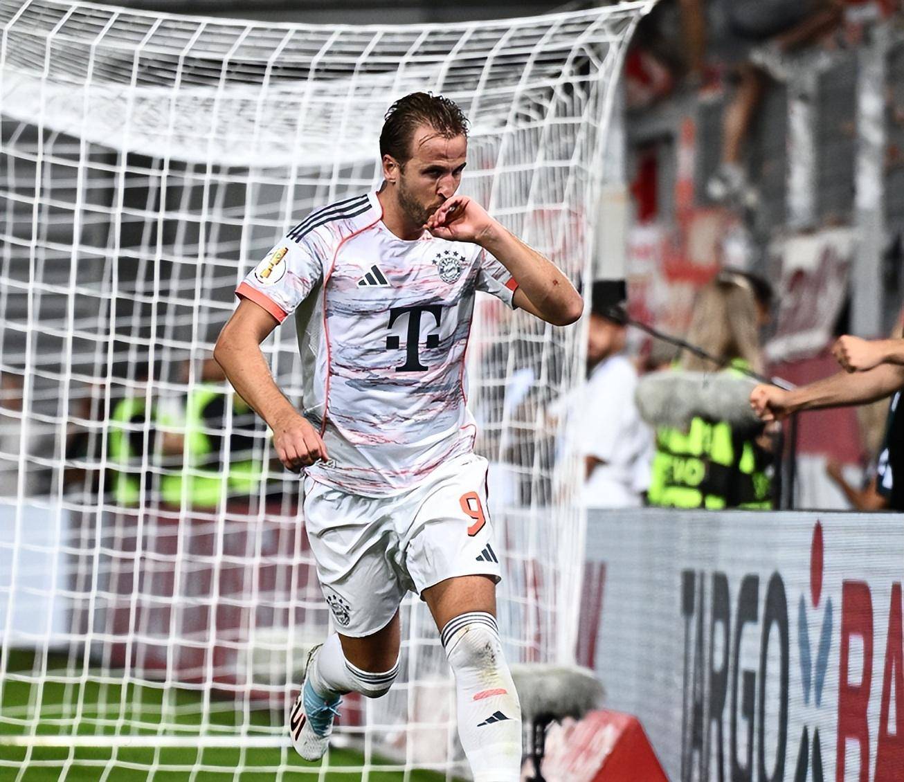 ayx爱游戏官网-关键时刻纽卡斯尔门线救险——德国杯节点到来，引发热议，赛季目标并未改变(卡巴拉生命之树中文图)