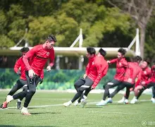 ayx爱游戏官网-上海海港训练开放日；今夜门线救险引欢呼；意甲在即；医务组通报恢复(1988海市蜃楼真实视频)