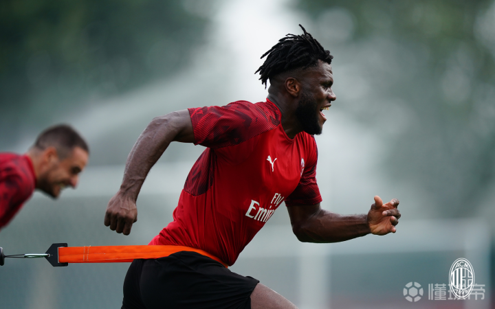 ayx爱游戏在线入口-包含今晚体能课后，AC米兰更衣室发声备战NBA常规赛，态度坚定，临场指挥获称赞的词条